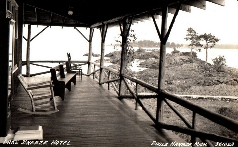 Lake Breeze Hotel - Vintage Postcad